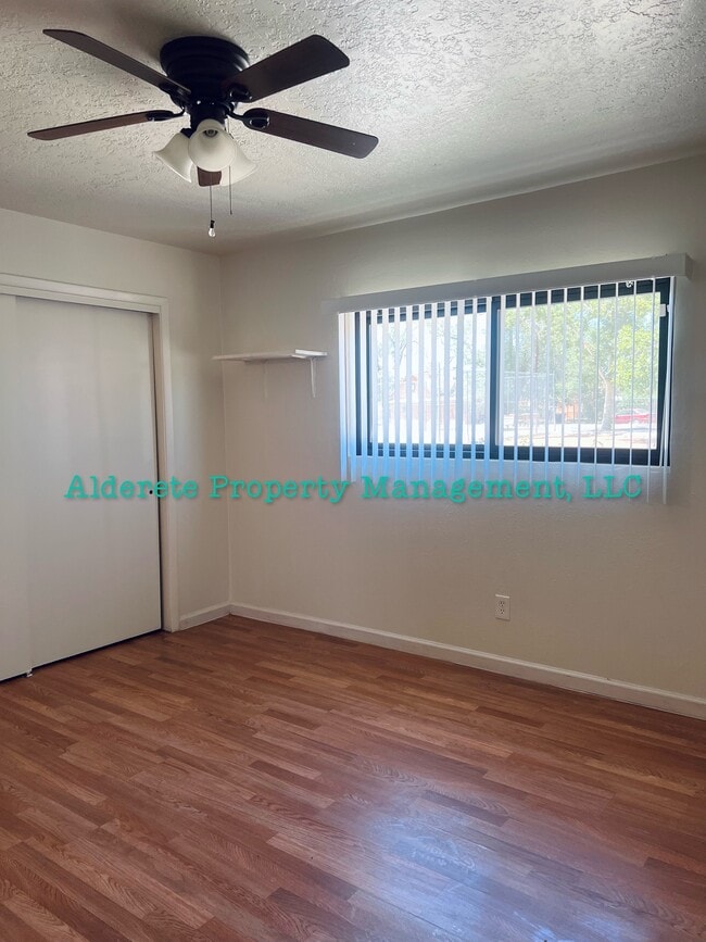 Photo - 208 Cromwell Ave SE