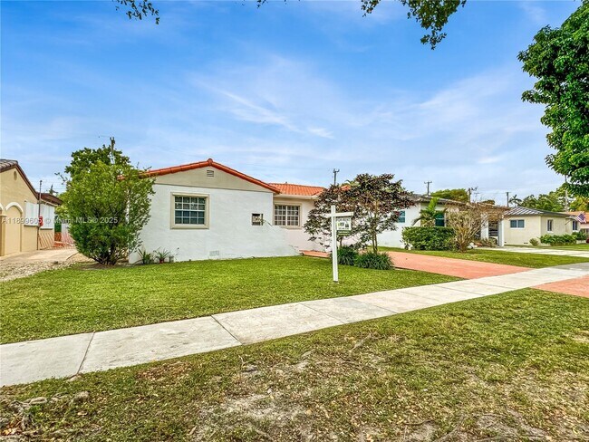 Photo - 5760 SW 10th St