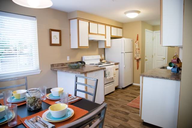 Kitchen - Willamette Park Apartments