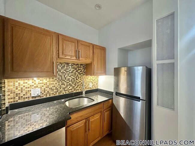 51 Joy St Unit 1R