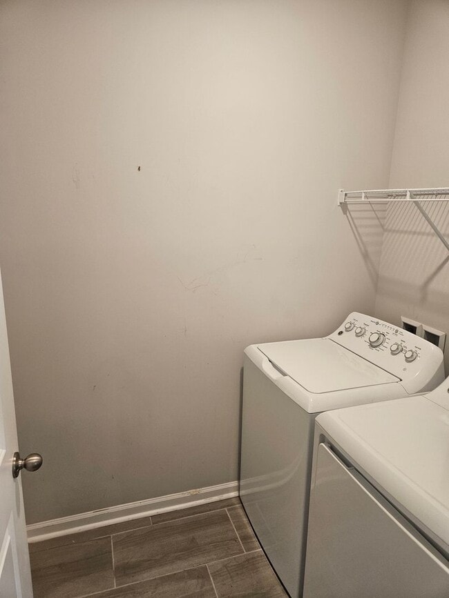Photo - 230 Ashland Dr SW