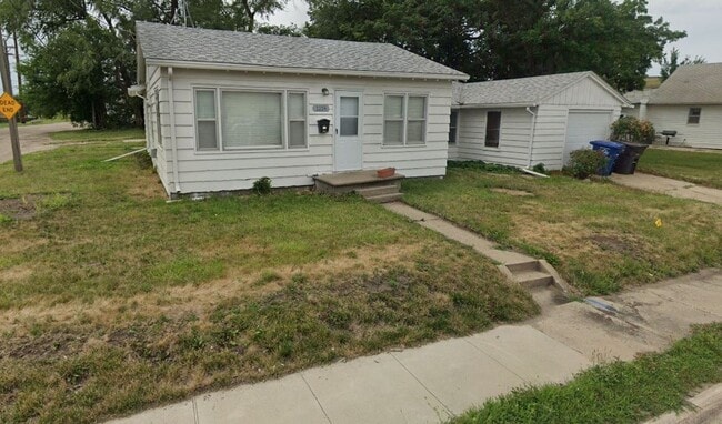 Photo - MOVE IN SPECIAL! 3 Bedroom Home with Huge ...