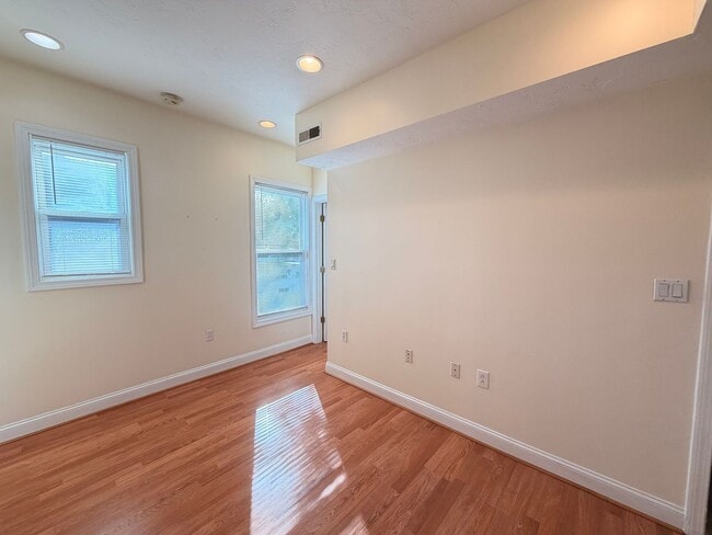289 Merrimack St Unit 4