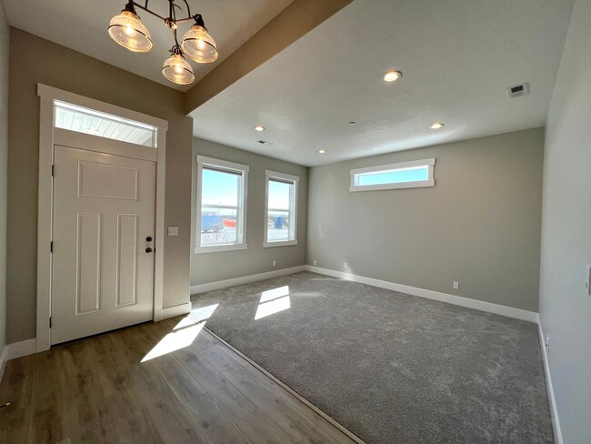 2609 Sunray Ave