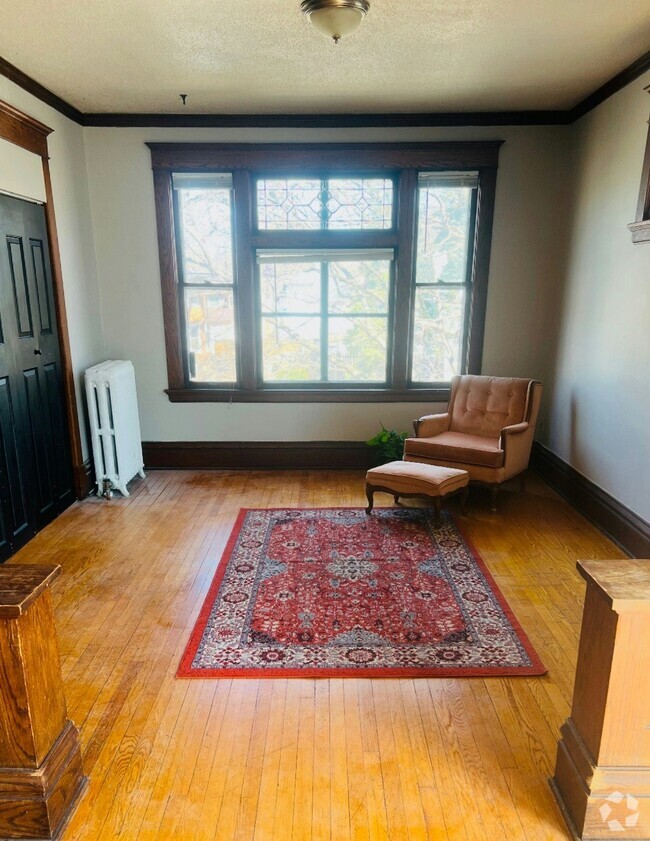 Building Photo - 984 Wakefield Ave Rental