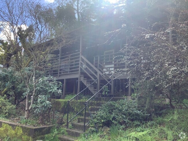 Building Photo - Cute house near the river