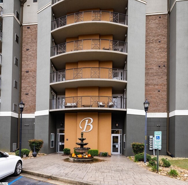 Building Photo - 1001 S Church St