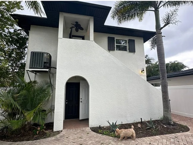 Building Photo - Maple St NE, Saint Petersburg