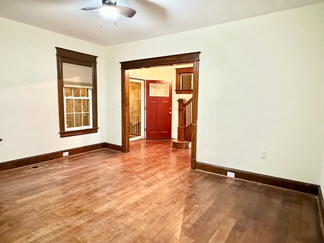 Photo - Detached 4 bed 3 bath. Pets Welcome!