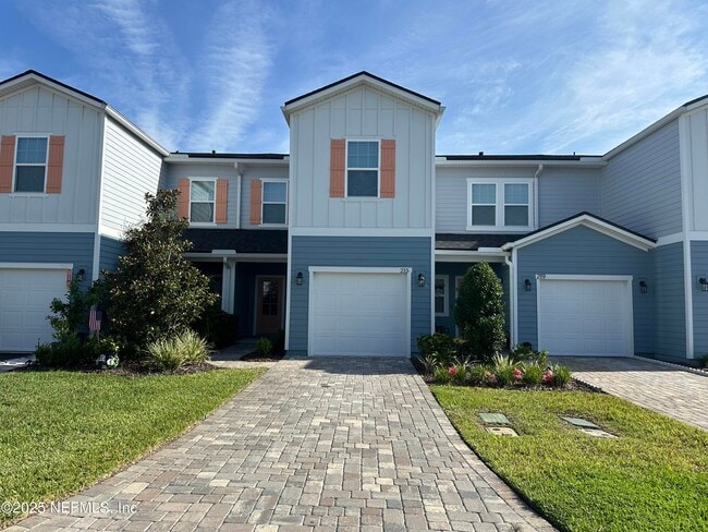 Building Photo - 215 Pine Bluff Dr