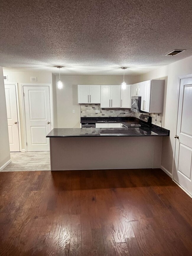 Photo - Renovated 1 Bedroom Condo in Westville! Unit 471 Whalley Ave  - V