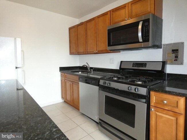 Building Photo - 1300 S Arlington Ridge Rd Unit 512 Rental