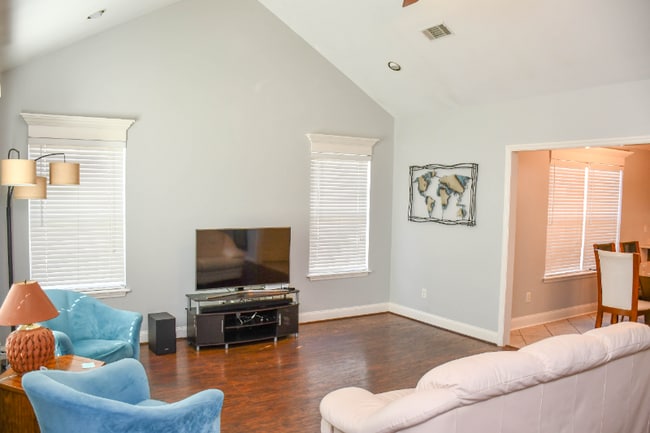 Photo - 2546 Bascom Dr