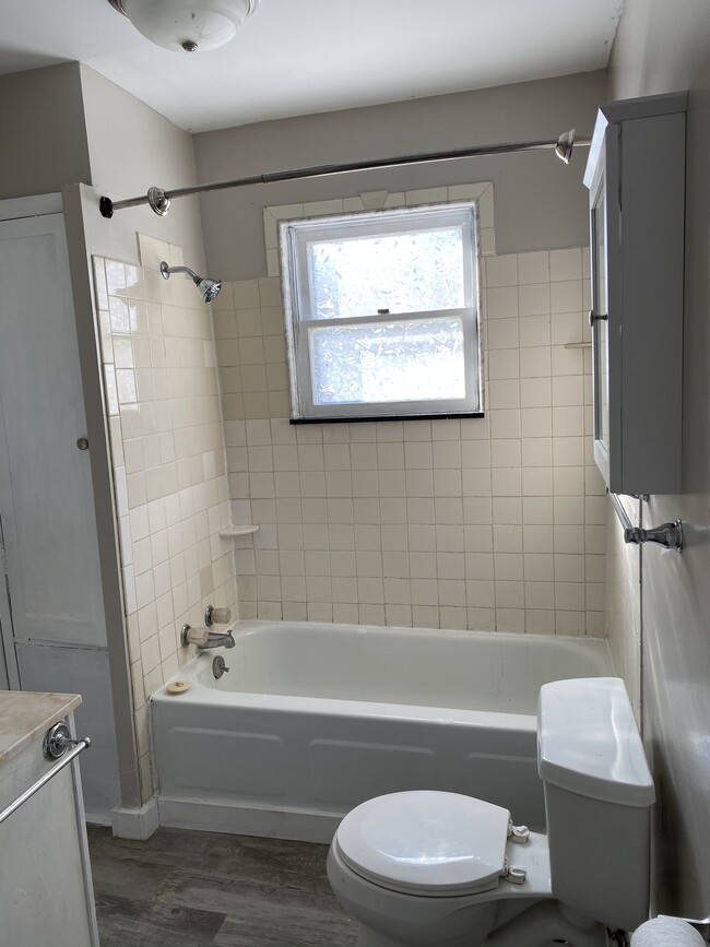 Photo - 516 Ann St SE