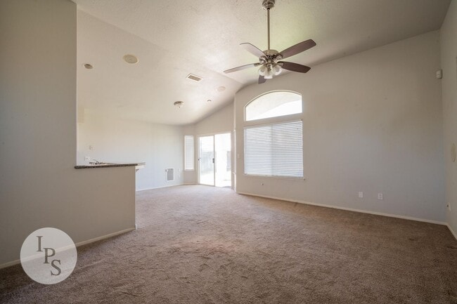 Photo - North West Fresno Home, 3BR/2BA, Built 1995 - Lots of Amenities!
