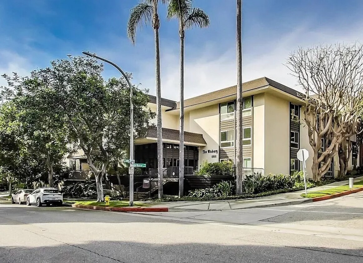 Outside of the building. 27 units total, small and private community. - 6001 Canterbury Dr (Culver City, CA)