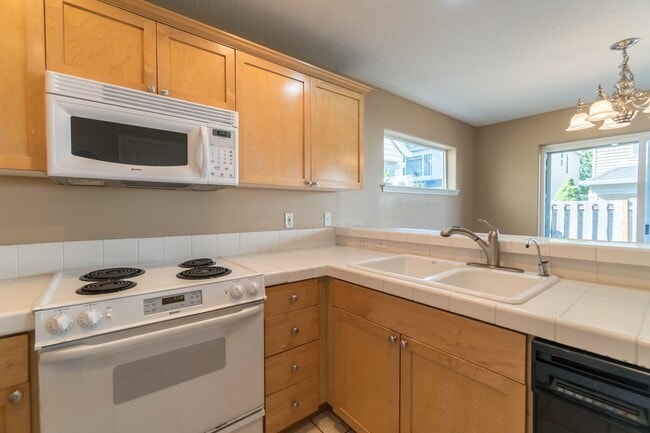 Photo - Beautiful Bethany 3 Bedroom Near Parks & Schools!