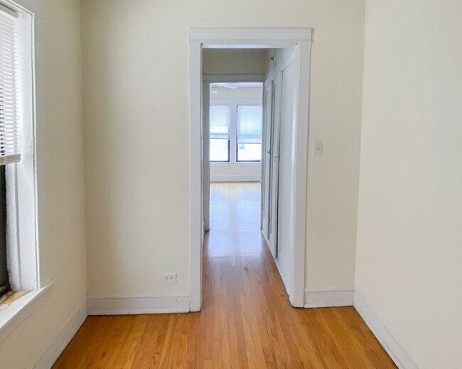 Photo - 526 W Cornelia Ave