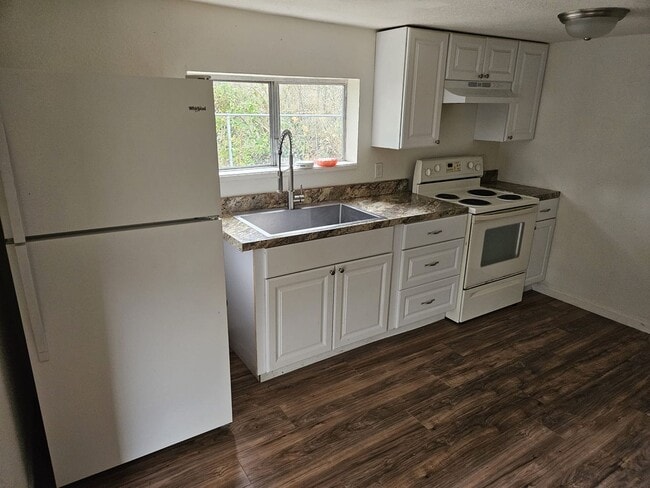 Photo - 444 N Elm St