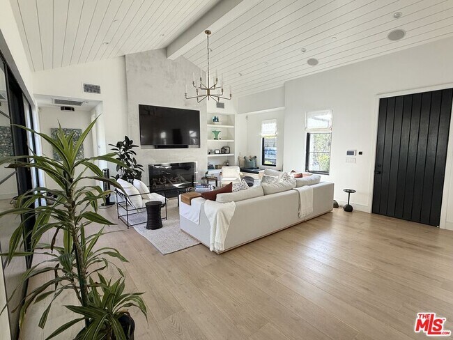 6025 Paseo Cyn Dr