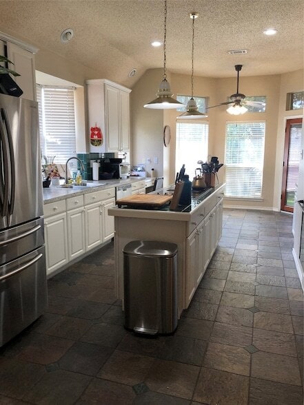Photo - 2685 Hillside Dr