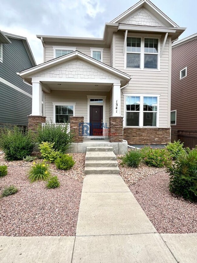 Building Photo - 1341 Solitaire St Rental
