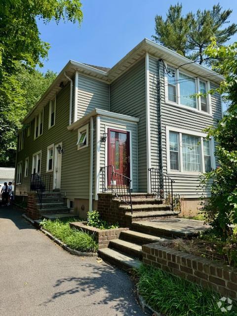 Building Photo - 89 Glen Cove Ave Rental