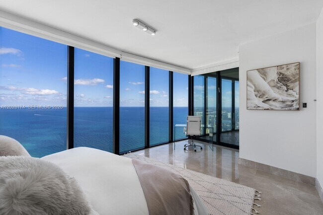 Photo - 18555 Collins Ave Unidad 5105