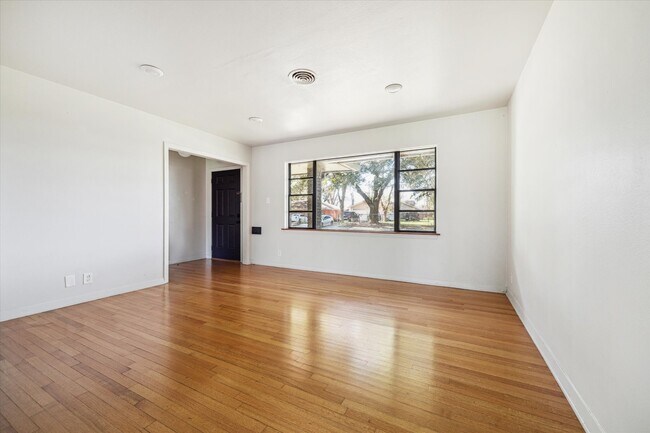 Photo - 4014 Willow Springs Ln