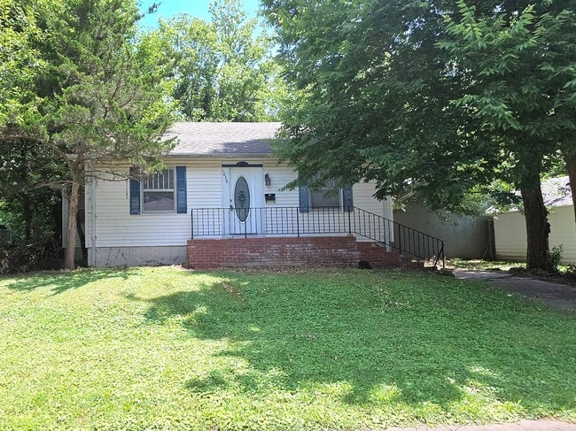 Building Photo - Rountree Area, Close to MSU! 2 Bedroom House!  $1095!