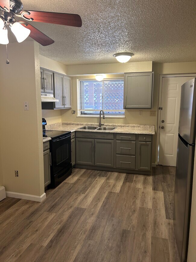 Photo - 4710 Scenic Cir Unit 1