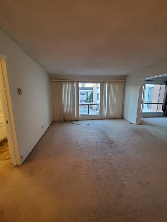 Living Room - 6199 Canterbury Dr Unit 202