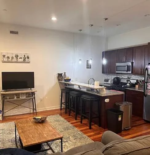 Photo - 1827 Vineyard St