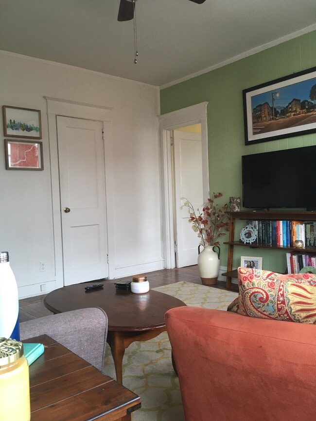 Living Room #4 - 300 Catharine St Unit 3rd Floor