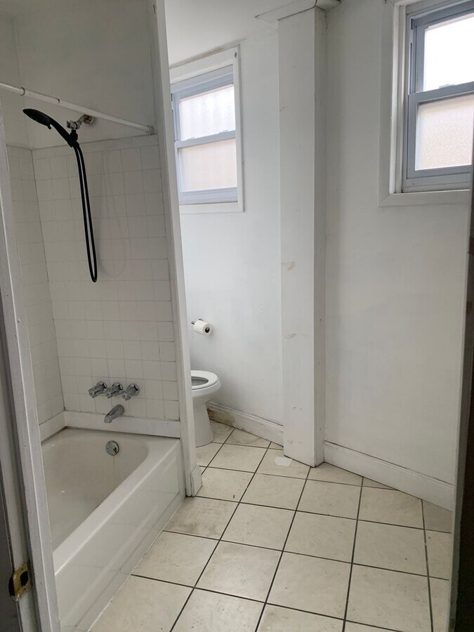 Prime Commercial Space on Girard Ave House House Rental in