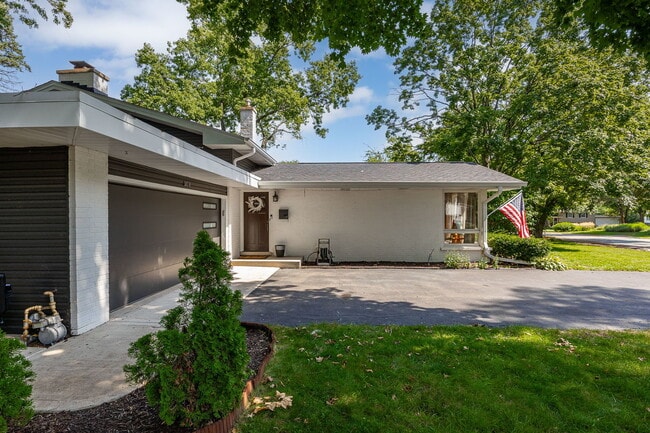 Photo - 1024 Catalpa Ln