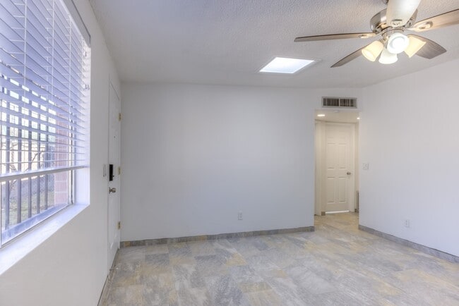 Photo - 415 E Jacinto St Unidad 417