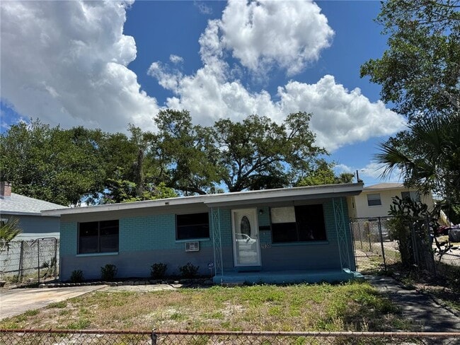 Photo - 1930 Walton St S