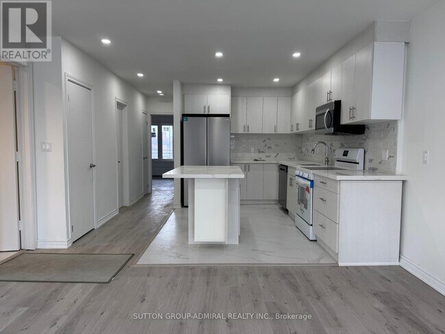Photo - 2986 Dufferin St