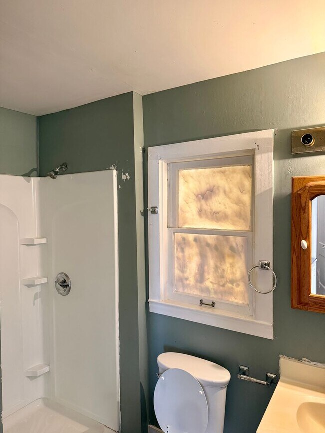 Photo - For Rent 4 Bedroom 1 Bath Field Club Row House