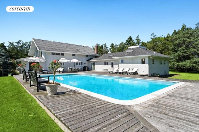 Photo - 18 Quogo Neck Ln