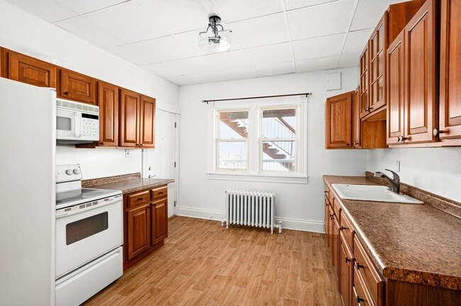 Photo - 16 W 9th St Unidad Main