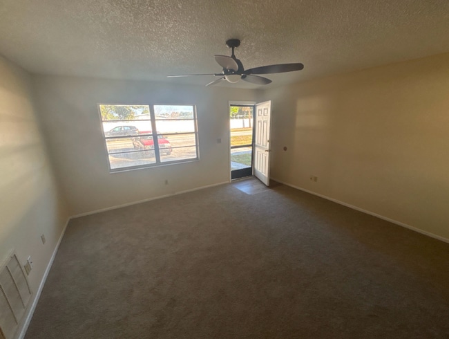 Photo - 15696 Bolesta Rd Unidad Apt B
