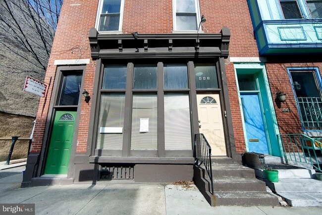 Building Photo - 443 Fairmount Ave Unit C