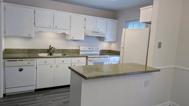 Cocina - 510 Basswood Ave