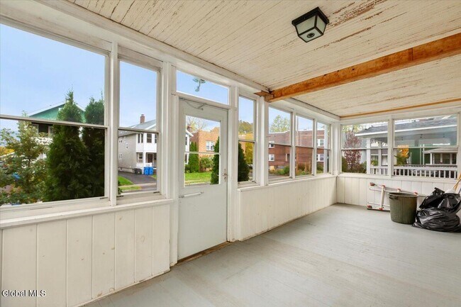 Photo - 4 Edison Ave Unidad #1