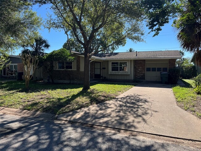 Photo - 313 Mackeral St