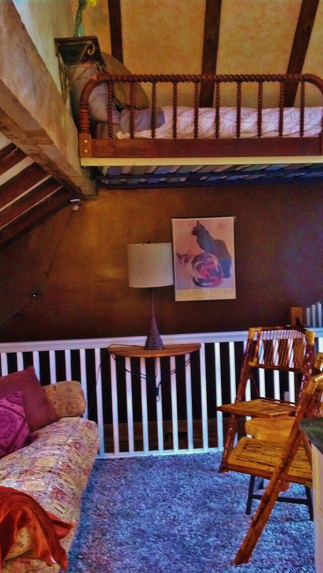 1310 Hollow Road Unidad LilyField Treehouse loft
