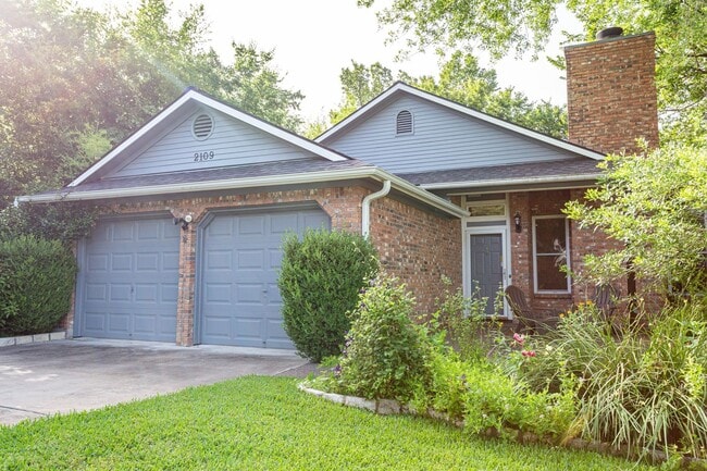 Photo - 2109 Castle View Dr