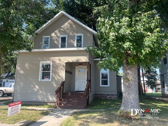 Building Photo - 612 W 11th St Unit Apt. 3